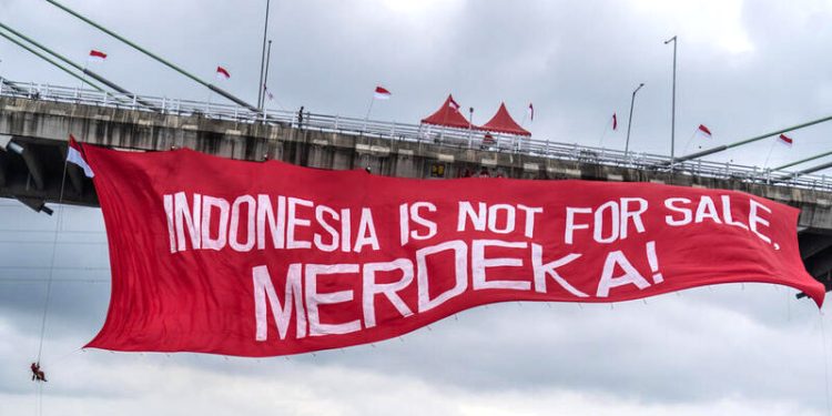 Bentangkan 'Indonesia is Not For Sale' di Kaltim, Aktivis Lingkungan Greenpeace dan Wartawan Diamankan Polisi