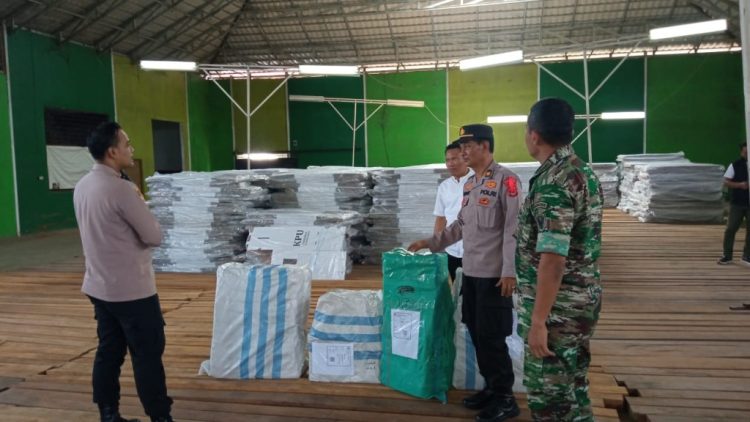 Pastikan Keamanan Logistik Pilkada, Kapolres dan Dandim Lampura Cek Gudang