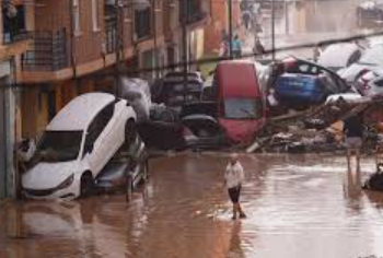 Lambat Tangani Banjir, Raja dan Ratu Spanyol Dilempar Telur