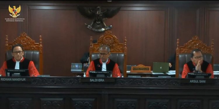 Majelis Hakim MK Soroti Dugaan Kejanggalan SKPI Aries Sandi dalam Sengketa Pilkada Pesawaran