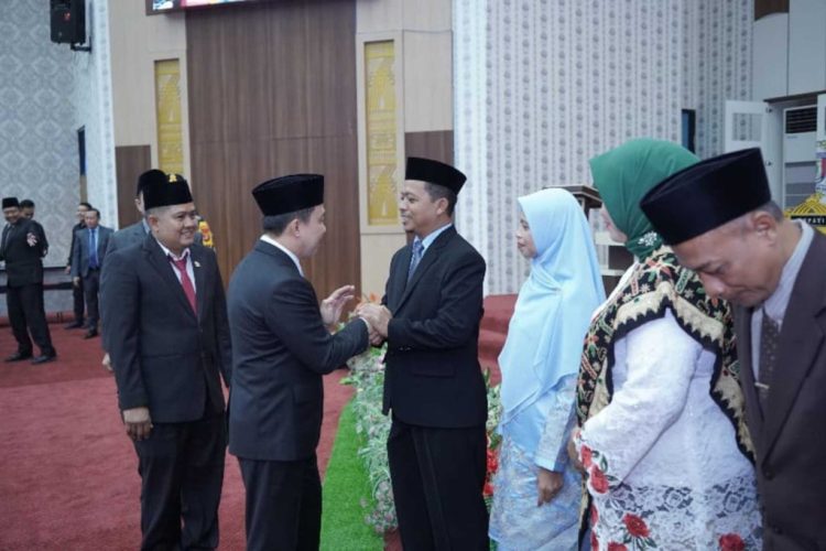Pj Bupati Pringsewu Ucapkan Selamat kepada Bupati dan Wakil Bupati Terpilih dalam Rapat Paripurna DPRD