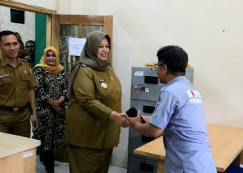 Hari Pertama Bertugas, Wabup Pringsewu Umi Laila Jalin Silaturahmi dengan Pegawai Sekretariat
