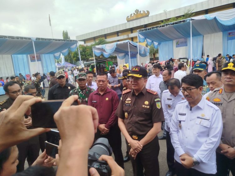 Kejari Lampung Utara Gelar Pasar Murah Jelang Idul Fitri, Warga Antusias Berburu Sembako Murah