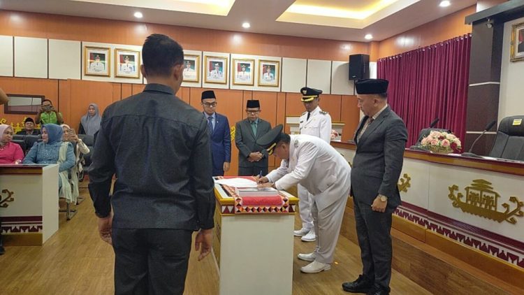 Hari Pertama Kerja, Bupati Tanggamus Resmi Sertijab dengan PJ Bupati: Babak Baru Pembangunan Dimulai
