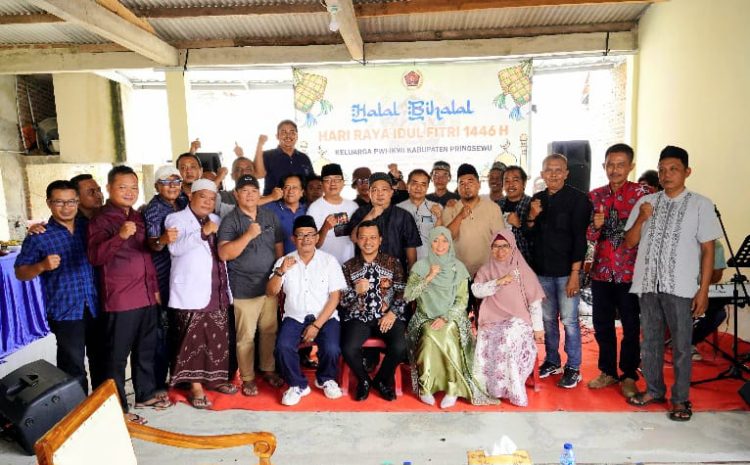Hangat dan Penuh Kebersamaan, Bupati Hadiri Halalbihalal PWI & IKWI Pringsewu