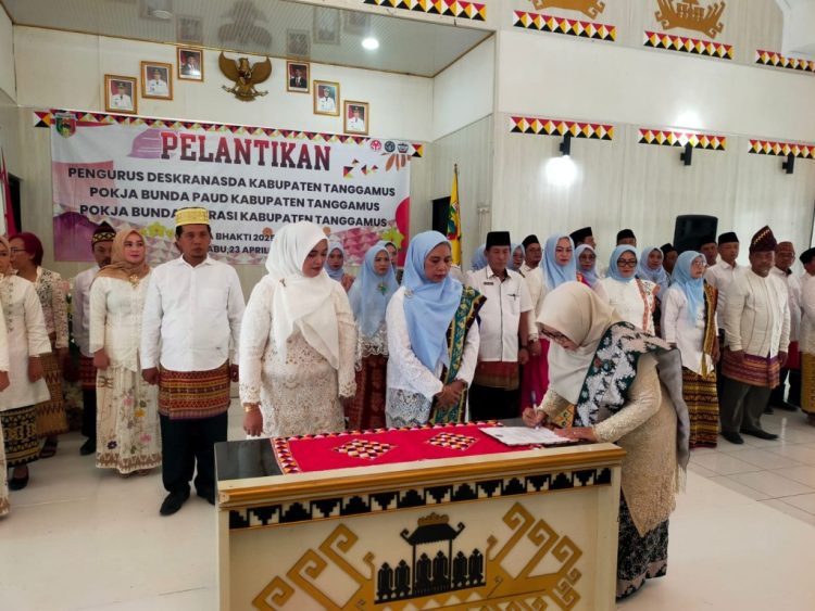 Bupati Tanggamus Ajak Pengurus Baru Dekranasda, Bunda PAUD dan Bunda Literasi Jalankan Tugas dengan Niat Ibadah