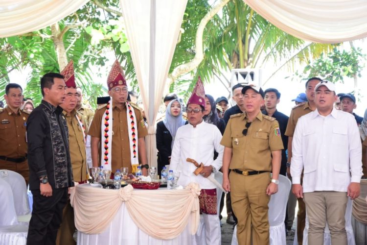 Gubernur Lampung Resmikan Groundbreaking Perbaikan Jalan di Tanggamus dan Teken MoU Inovasi “Aku Lulus”