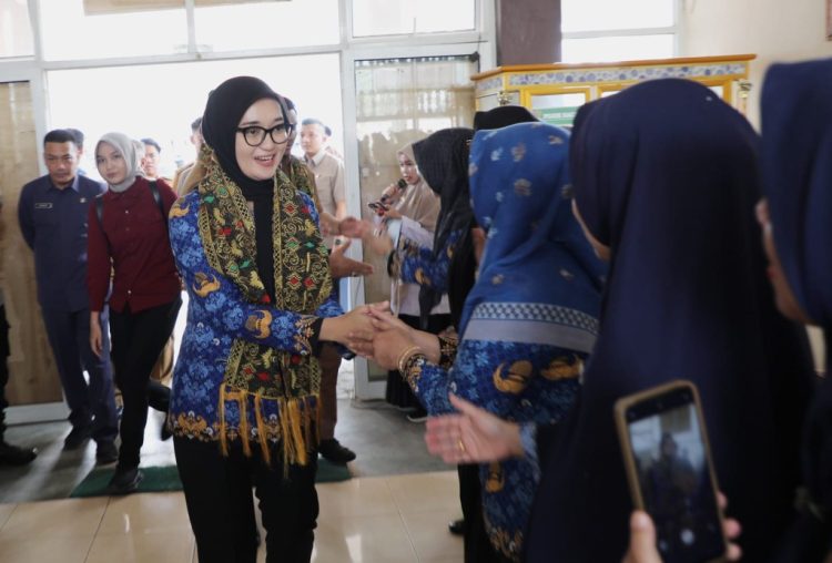 Wakil Gubernur Jihan Nurlela Tinjau Pelaksanaan Pemutihan Pajak Kendaraan di Samsat Metro dan Lampung Timur