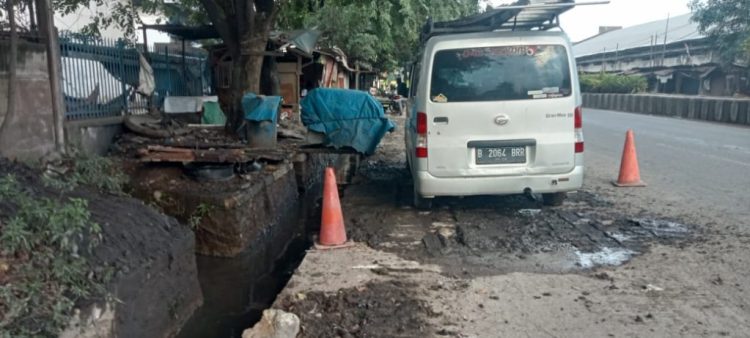 BPJN Lampung Gencarkan Pembersihan Drainase Yos Sudarso Pasca Banjir