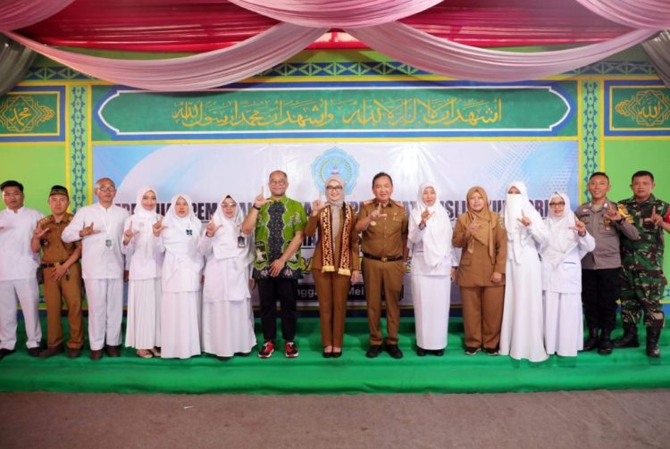 Wagub Jihan Nurlela Tegaskan Nilai Empati dalam Profesi Perawat Saat Hadiri Capping Day STIKES Baitul Hikmah