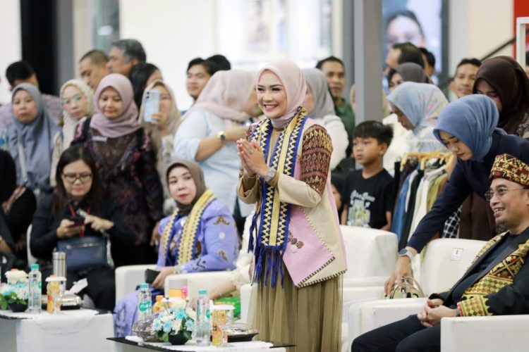 Lampung Fashion 2025 Resmi Dibuka, 46 Finalis Muli Meghanai Tampilkan Pesona Budaya dan Inovasi Lokal