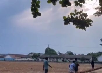 Dandim 0412/Lampura Sulap Lahan Terbengkalai Jadi Lapangan Olahraga untuk Warga dan Pelajar