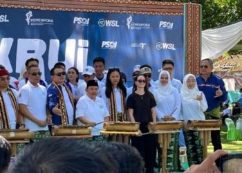 WSL Krui Pro 2025 Resmi Dibuka: 302 Peselancar Dunia Ramaikan Ombak Pesisir Barat