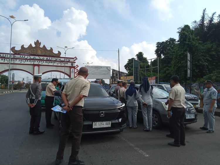 Samsat Rajabasa Gelar Razia Gabungan: Kejar Pajak Kendaraan, Dorong Pemutihan!