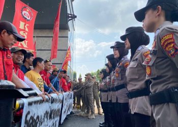 Aksi Damai Buruh di DPRD Lampung: Dikawal Humanis, Suarakan Gaji Tertunda PT San Xiong Steel