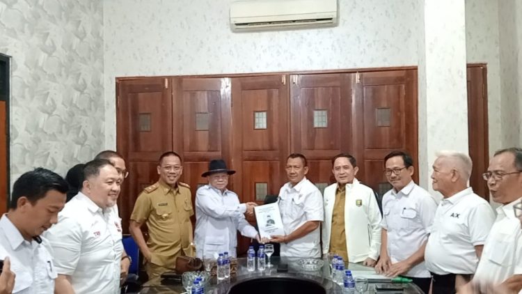 Faishol Djausal Mantap Maju, Resmi Serahkan Berkas Pencalonan Ketua KONI Lampung