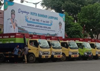 Kolaborasi untuk Kota Bersih: PT Bukit Asam Serahkan Mobil Sampah, Tiga Pengemudi Senior Dapat Hadiah Umroh dari Wali Kota Eva