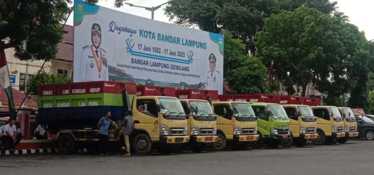Kolaborasi untuk Kota Bersih: PT Bukit Asam Serahkan Mobil Sampah, Tiga Pengemudi Senior Dapat Hadiah Umroh dari Wali Kota Eva