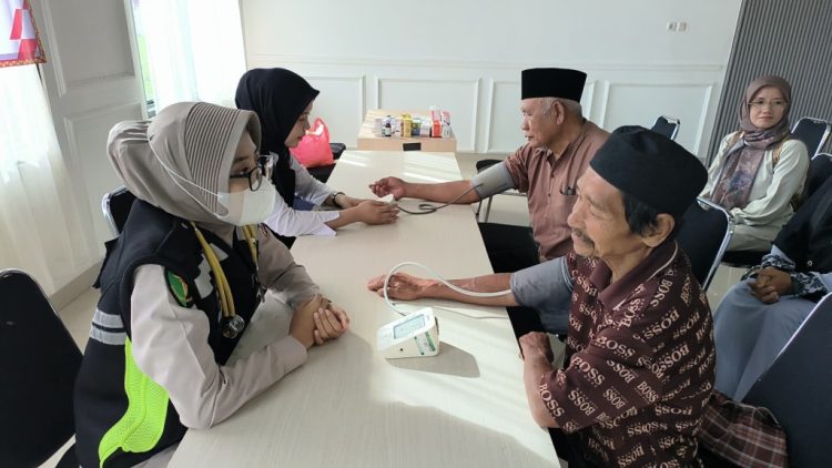Bakti Kesehatan Polres Pesawaran Sukses Layani Puluhan Warga di Momentum Hari Bhayangkara ke-79