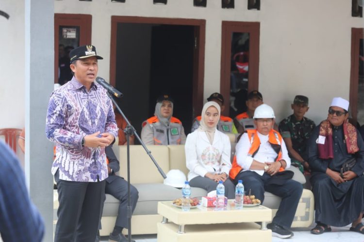 Bupati Parosil Letakkan Batu Pertama Jalan Tugu Ratu–Sukamarga, Langkah Awal Menuju Kesejahteraan Suoh
