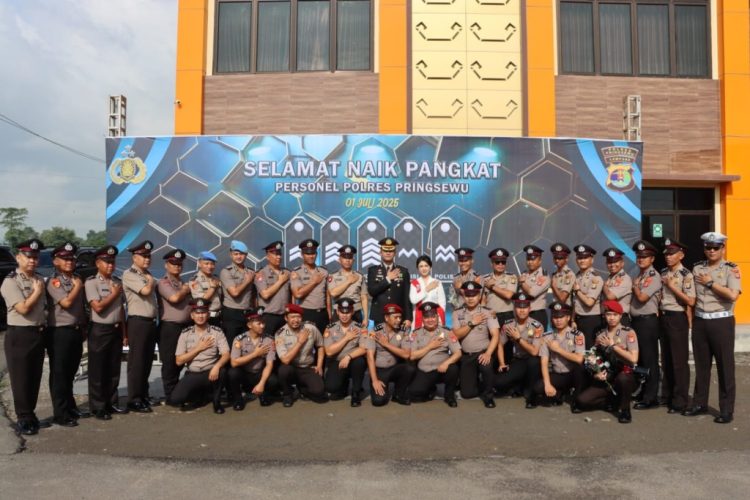Kado Bhayangkara ke-79: 42 Personel Polres Pringsewu Naik Pangkat, Haru dan Kebanggaan Warnai Upacara