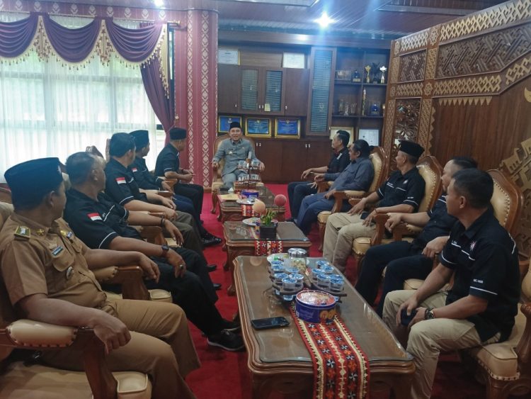 PSHT Lampung Barat Silaturahmi ke Bupati Parosil, Teguhkan Komitmen Persaudaraan dan Dukungan untuk Pembangunan Daerah
