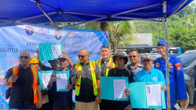KSOP Kelas I Panjang Bagikan E-Pas Kecil di Ketapang, Dorong Legalitas dan Keselamatan Kapal Wisata di Pesawaran