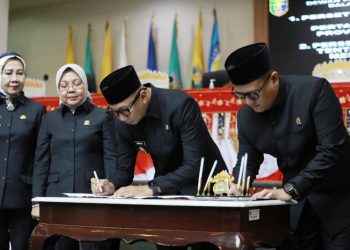 Resmi! Raperda APBD 2024 dan RPJMD 2025–2029 Disahkan, Lampung Siap Gas Pembangunan Lima Tahun ke Depan