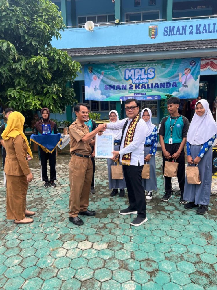 BNNK Lampung Selatan Semangati Pelajar SMAN 2 Kalianda: Serahkan Penghargaan dan Kampanyekan Hidup Sehat Tanpa Narkoba