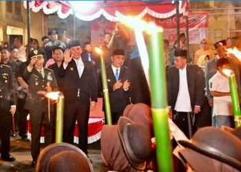 Malam Pawai Obor HUT ke-80 RI, Kalianda Bersinar dengan Semangat Kemerdekaan