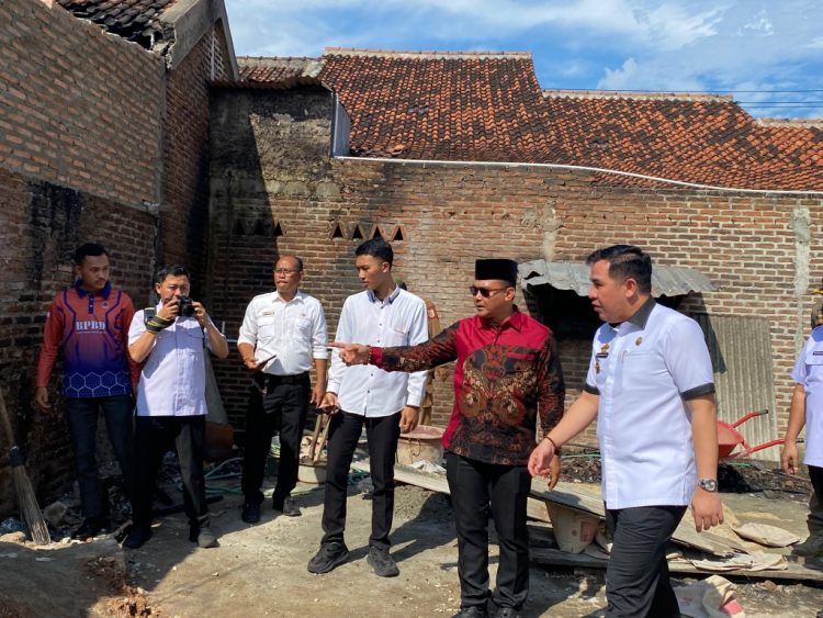 Bupati Dendi Tinjau Rumah Produksi Tape Singkong yang Terbakar di Desa Bagelen, Pastikan Bantuan Segera Tersalurkan