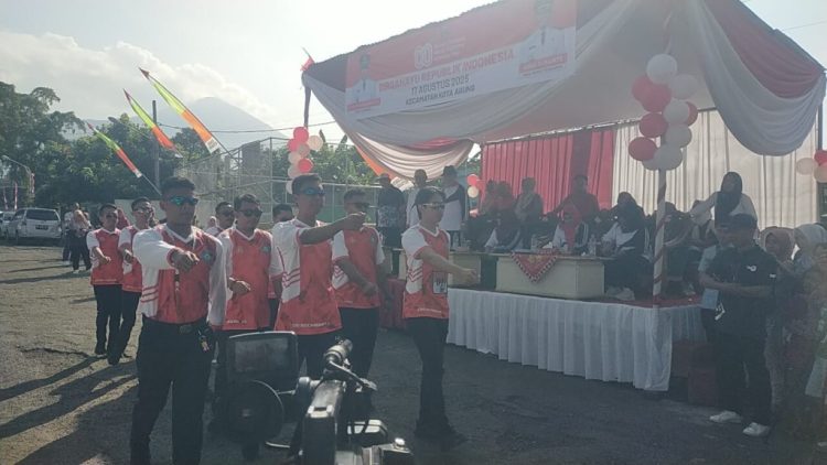 Ketua TP PKK Tanggamus Lepas Ratusan Peserta Lomba Gerak Jalan HUT RI ke-80