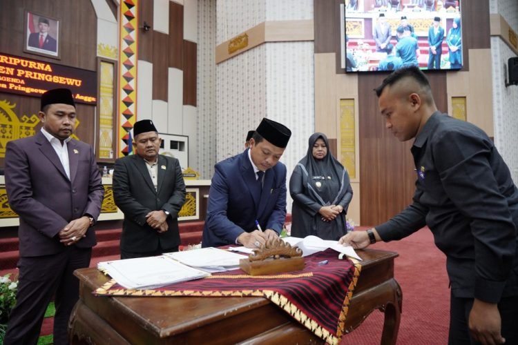 Bupati Pringsewu Dan DPRD Teken Nota Kesepakatan KUA-PPAS 2026 Serta Perubahan KUA-PPAS 2025