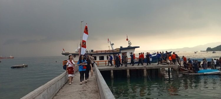 Lampung Catat Sejarah Dunia, Kibarkan Bendera Merah Putih di Atas Laut