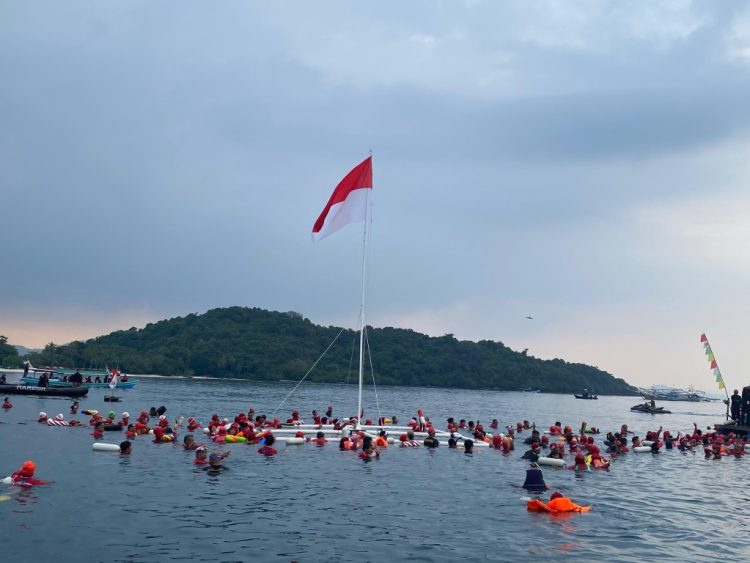Berenang Merdeka di Pesawaran, Dorong Wisata Bahari Ramah Lingkungan