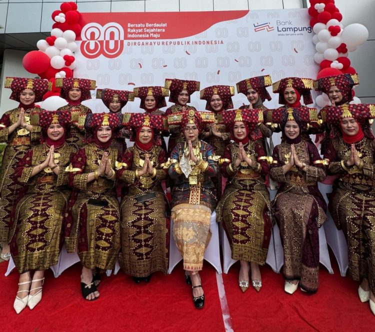 IKBL Kenakan Siger Mighul untuk Angkat Budaya Lampung dalam HUT RI ke-80