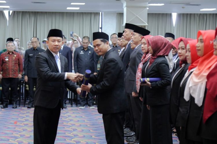 Pelantikan 96 Pejabat di Pemprov Lampung, Sekdaprov Marindo Tekankan Kompetensi dan Integritas ASN