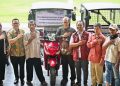 Pemkab Pesawaran Serahkan Bantuan 5 Unit Kendaraan Roda Tiga untuk Masyarakat Penyandang Disabilitas