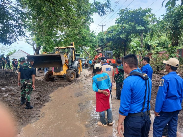 Walikota Bandar Lampung Eva Dwiana Tindak Cepat, Salurkan Bantuan dan Siapkan Penanganan Jangka Panjang Korban Longsor Pesawaran