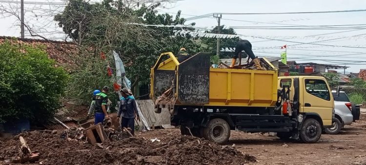 Pembersihan Pasca Banjir di Sukajaya Lempasing Dikebut, Peran Pengusaha Sangat Diharapkan