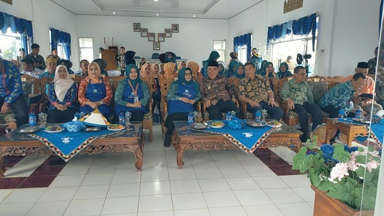 TP PKK Tanggamus Panen Raya dan Resmikan Kebun TOGA “Munyai Mekhawan” sebagai Upaya Mendorong Pola Hidup Sehat