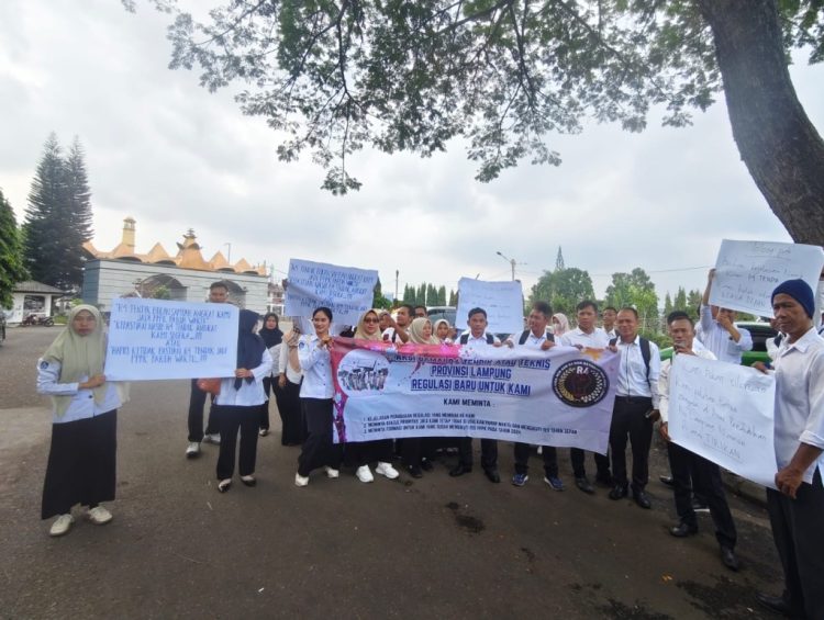 Puluhan Honorer Lampung Geruduk DPRD, Tuntut Kepastian Nasib dan Formasi PPPK