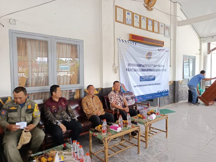 BPN Pringsewu Bagikan 400 Sertipikat Tanah di Wates: Warga Antusias, Aset Kini Punya Kekuatan Hukum