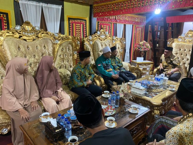 Bupati Tanggamus Lepas Kloter Pertama Jamaah Umroh Pemenang Tanggamus Color Run 2025, Doakan Kemajuan Daerah dan Keselamatan Jamaah