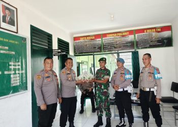 Polsek Jajaran Polres Tanggamus Serbu Lima Koramil, Perkuat Soliditas TNI–Polri di HUT ke-80 TNI