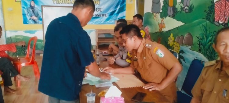 Tim Monev PBB Kecamatan Banyumas Turun ke Pekon Nusawungu, Capaian Pajak Capai 72 Persen