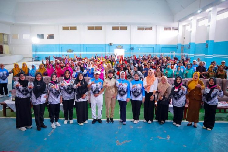 Purnama Wulan Sari Mirza Dorong Guru Lampung Jadi Inspirator Bangsa Lewat Senam Bersama HUT PGRI ke-80