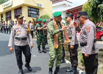 Pangdam XXI/Radin Inten Mayjen TNI Kristomei Sianturi Kunjungi Polres Tanggamus, Tegaskan Soliditas TNI-Polri Tak Boleh Retak
