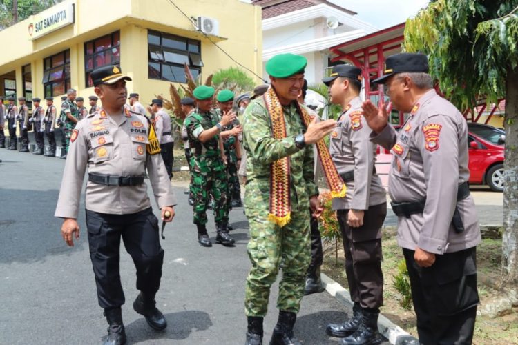 Pangdam XXI/Radin Inten Mayjen TNI Kristomei Sianturi Kunjungi Polres Tanggamus, Tegaskan Soliditas TNI-Polri Tak Boleh Retak
