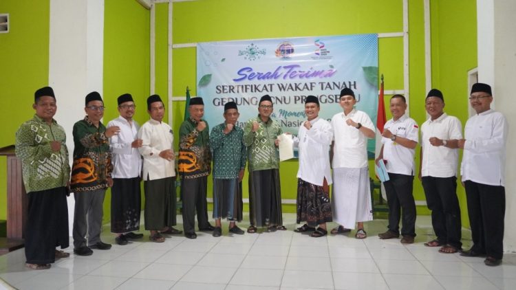 BPN Serahkan Sertifikat Tanah Wakaf PCNU Pringsewu di Hari Santri, Momentum Bersejarah untuk Umat dan Tanah Pesantren